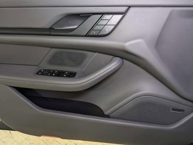 Certified 2023 Porsche Taycan 4S image 34
