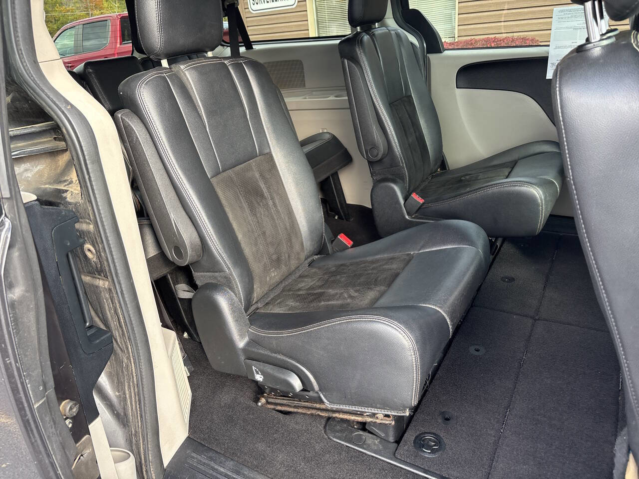 Used 2017 Dodge Grand Caravan SXT image 10