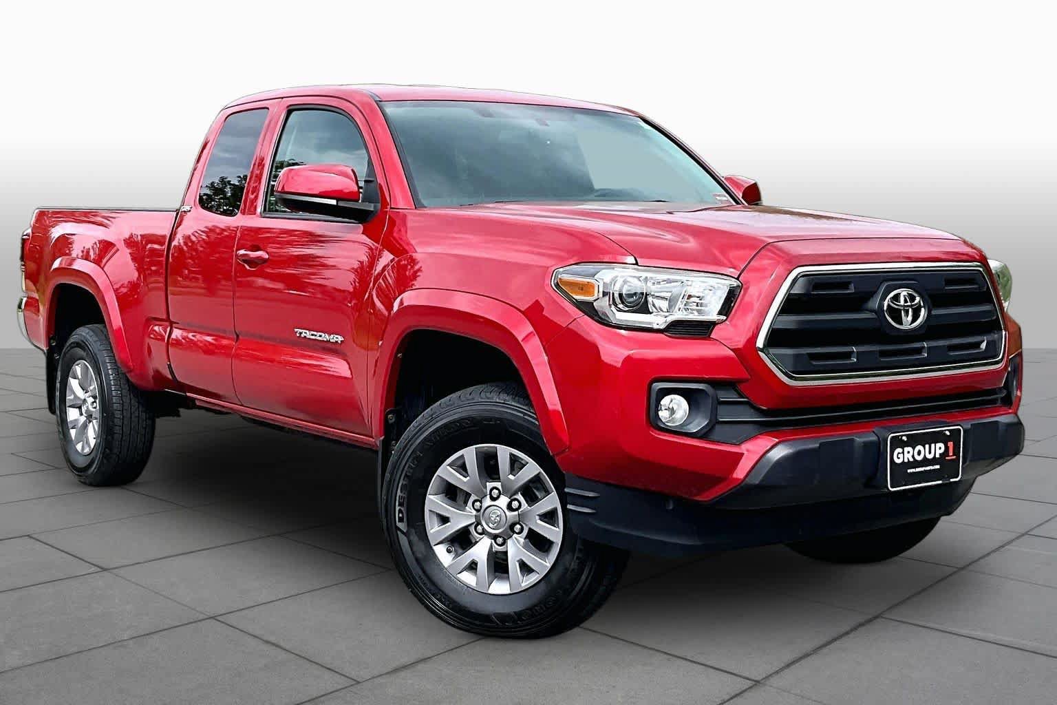 Used 2017 Toyota Tacoma SR5 AWD/4WD image 3
