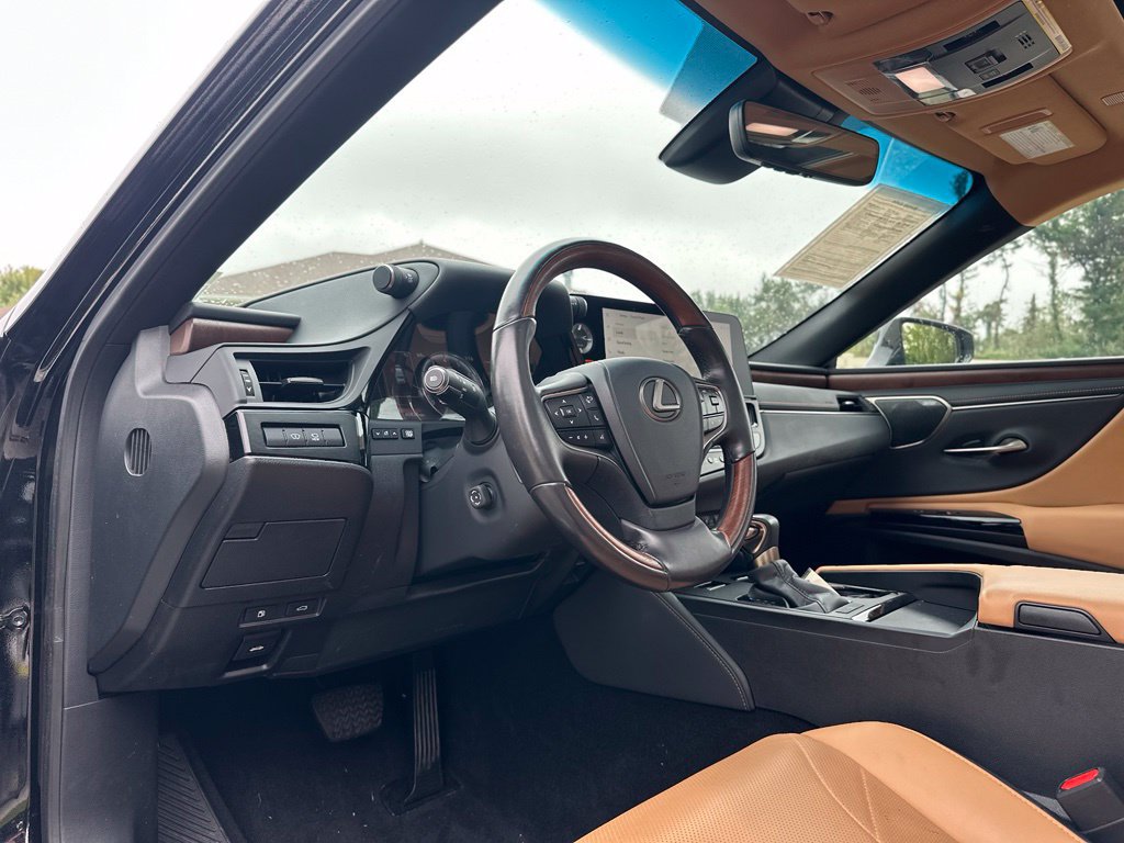 Used 2024 Lexus ES 350 w/ Accessory Package (Z1) FWD image 16