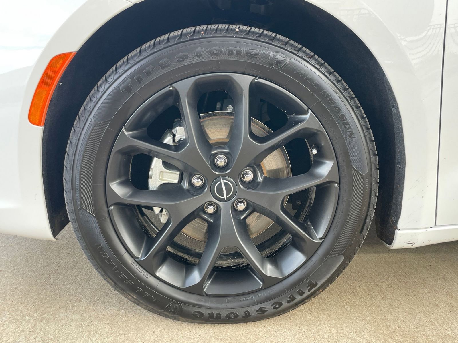 Used 2025 Chrysler Pacifica Limited image 37