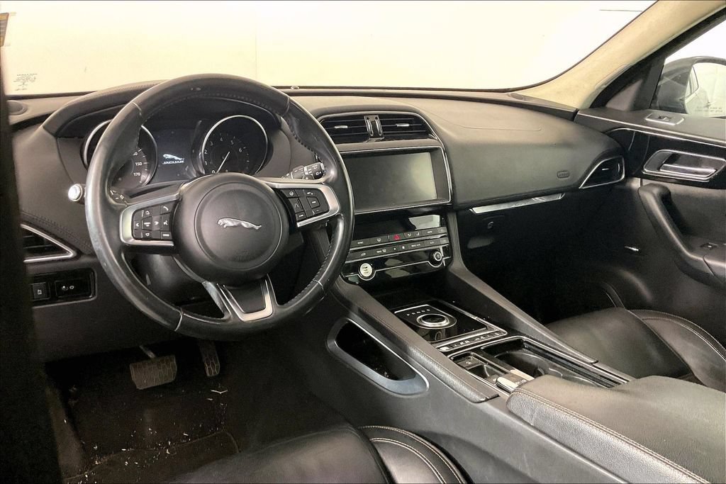 Used 2020 Jaguar F-PACE Prestige AWD/4WD image 3