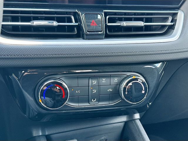 Used 2025 Chevrolet TrailBlazer LT AWD/4WD image 15