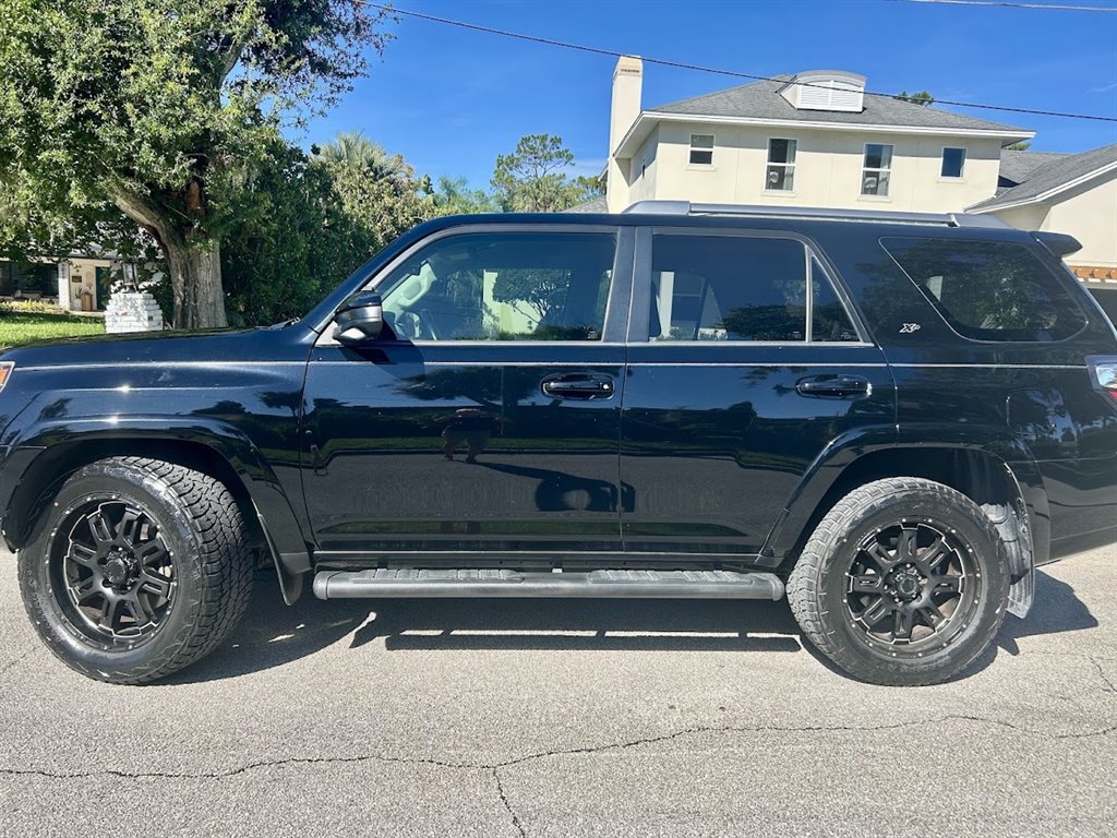 Used 2017 Toyota 4Runner SR5 RWD image 3