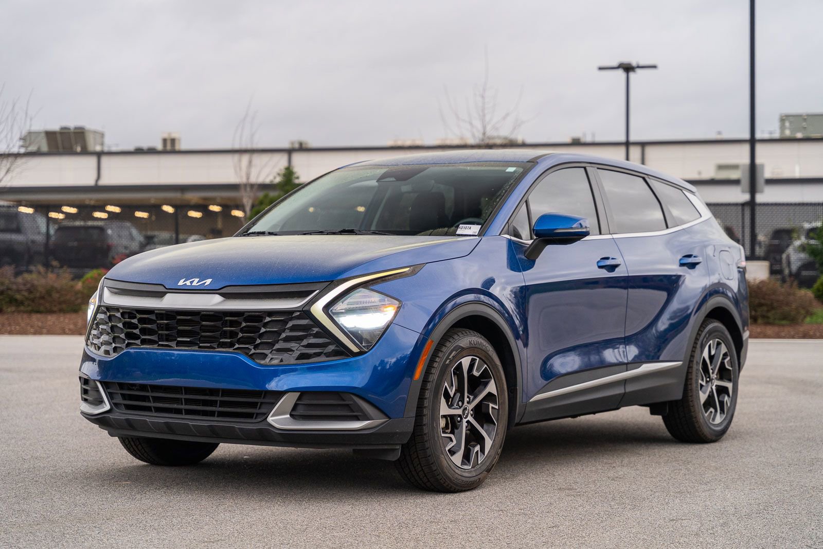 Used 2023 Kia Sportage EX image 3