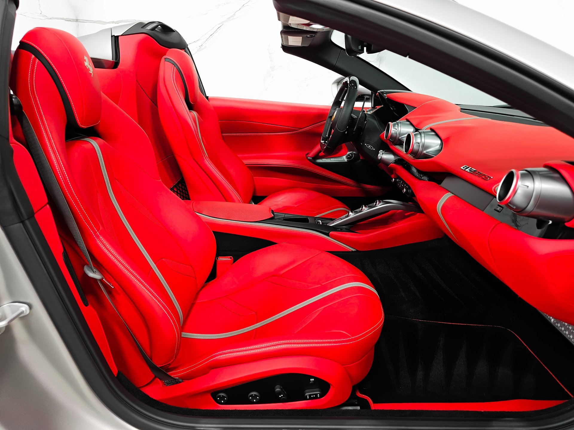 Used 2022 Ferrari 812 GTS image 3