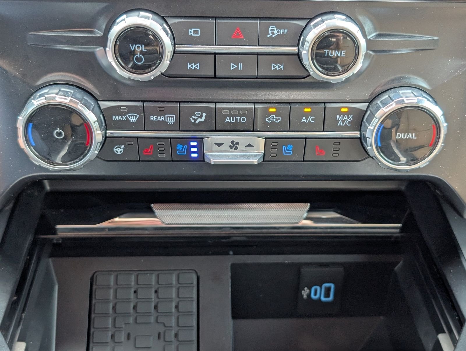 Used 2025 Ford F350 Lariat w/ Lariat Ultimate Package AWD/4WD image 19