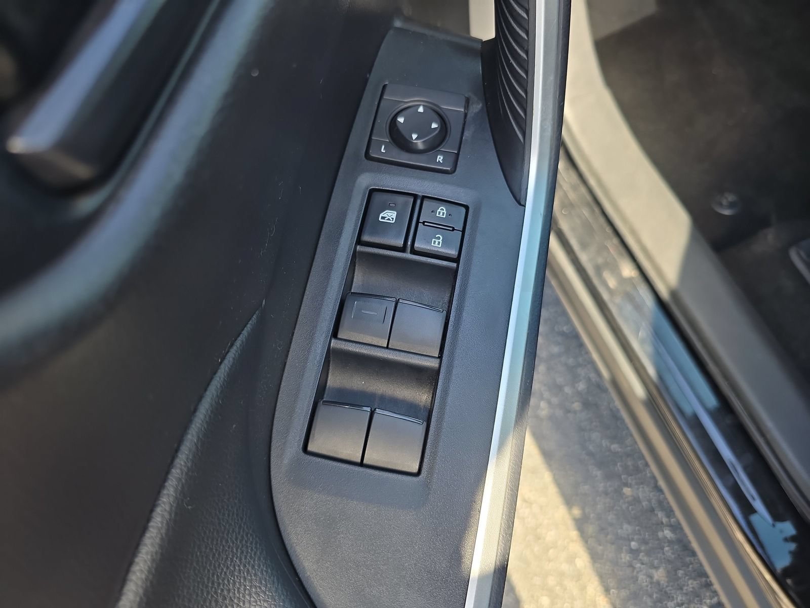 Used 2024 Toyota RAV4 LE FWD image 14
