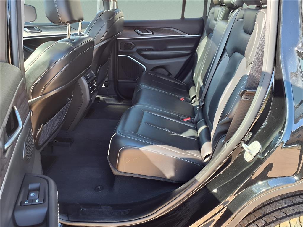 Used 2022 Jeep Grand Cherokee Limited image 24