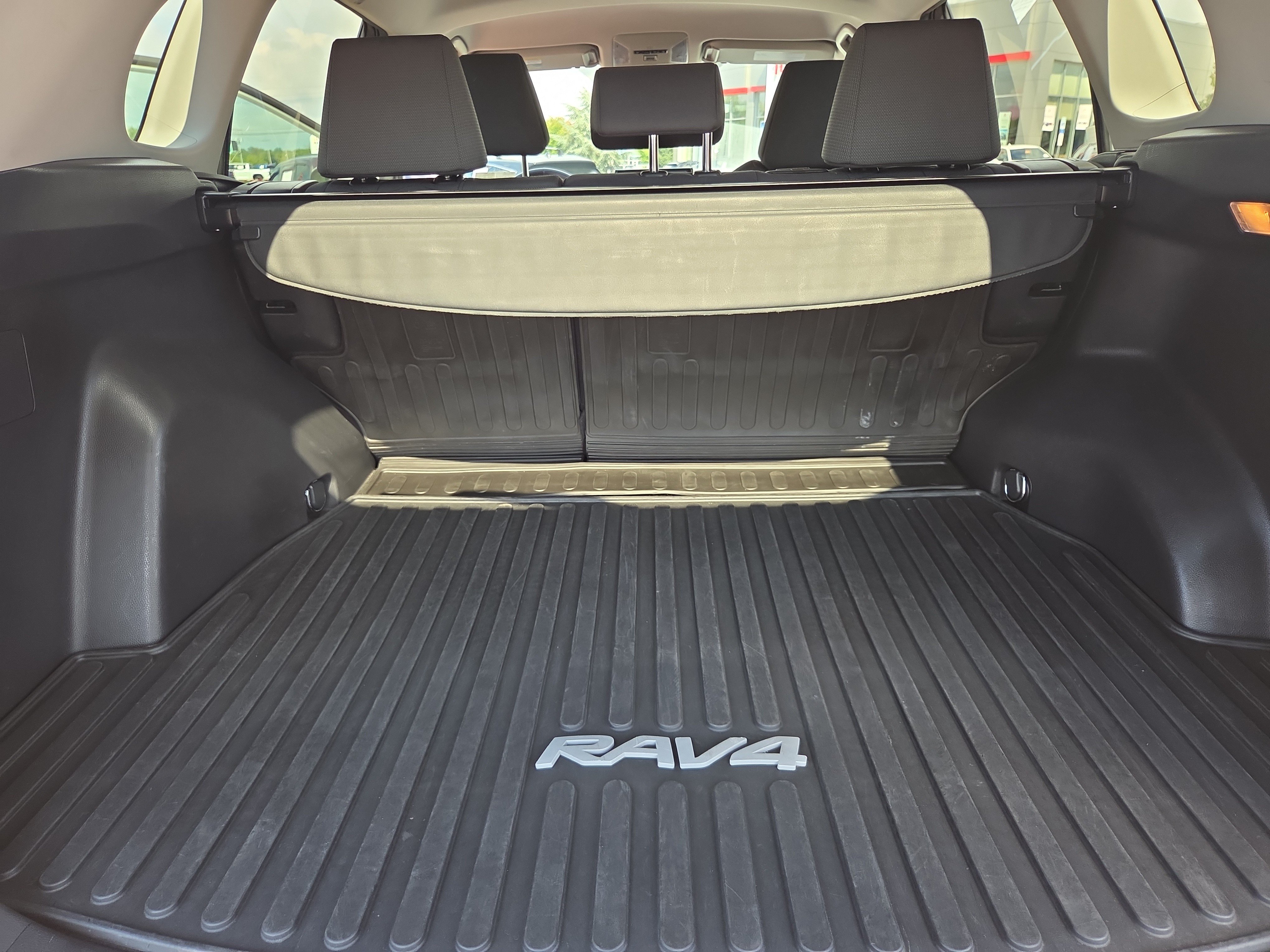 Certified 2021 Toyota RAV4 XLE w/ XLE Grade Weather Package AWD/4WD image 30