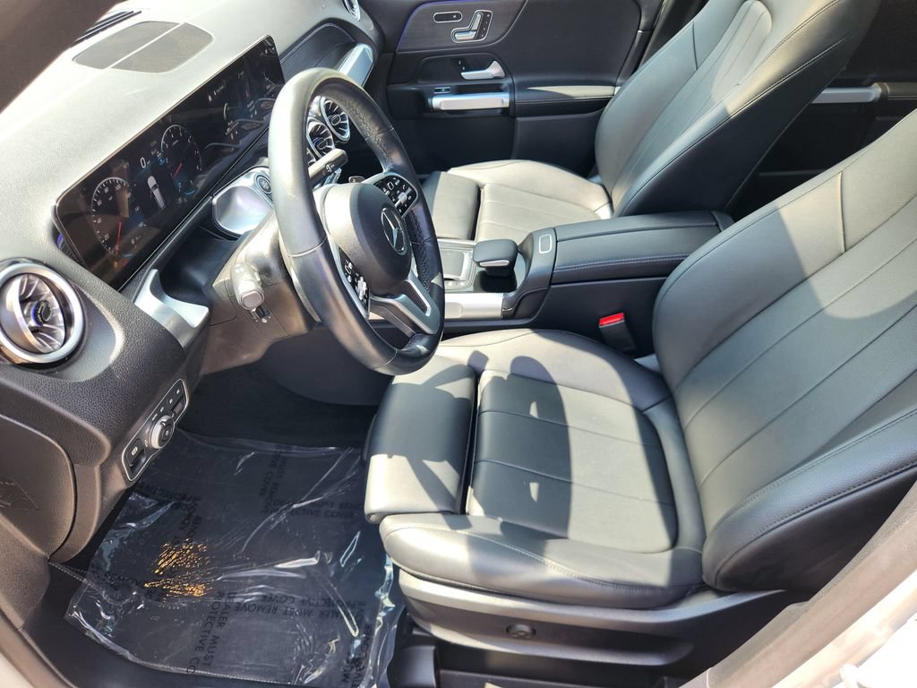 Used 2023 Mercedes-Benz GLB 250 4MATIC w/ Premium Package image 9