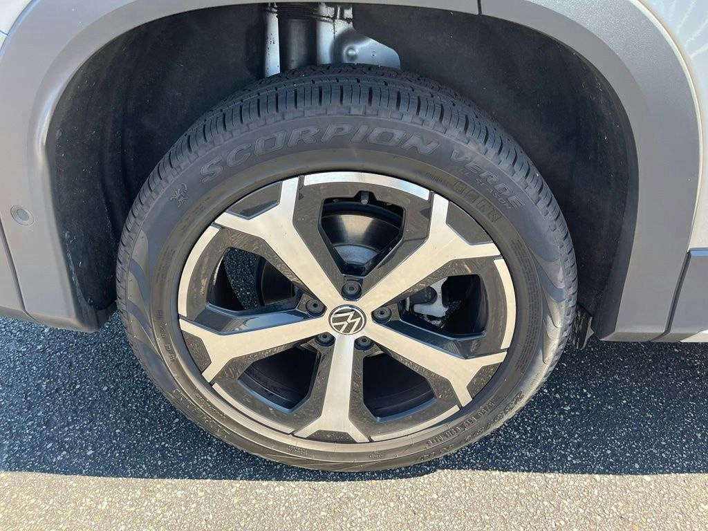 Certified 2026 Volkswagen Tiguan SE AWD/4WD image 32