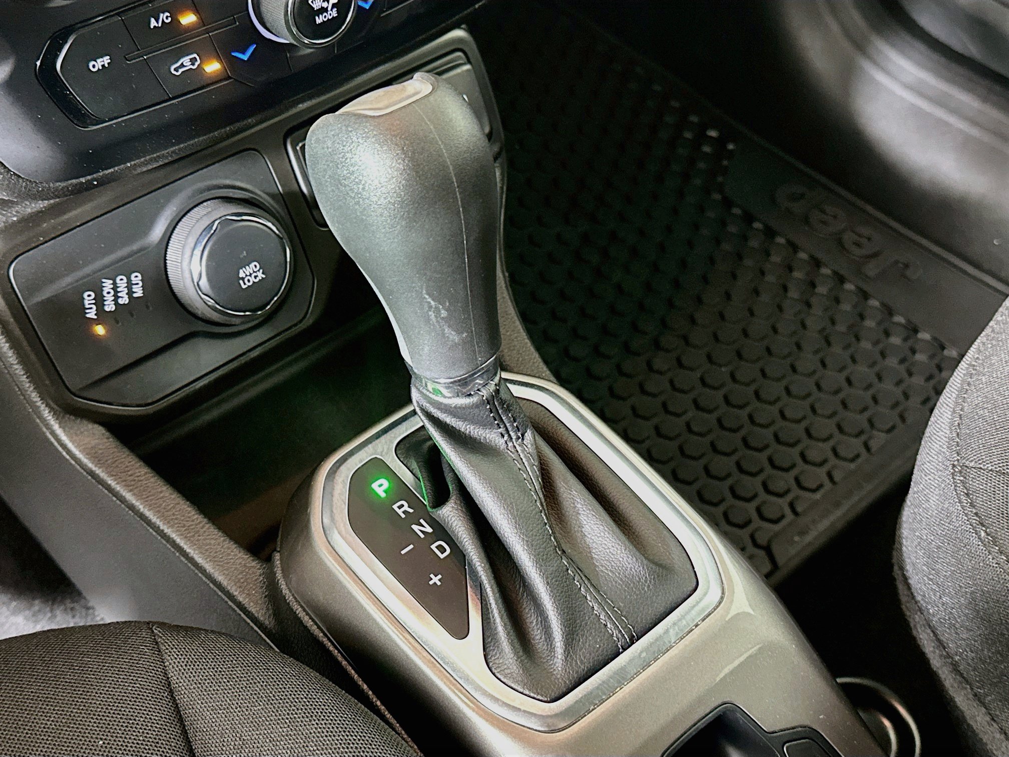 Used 2022 Jeep Renegade Latitude AWD/4WD image 25