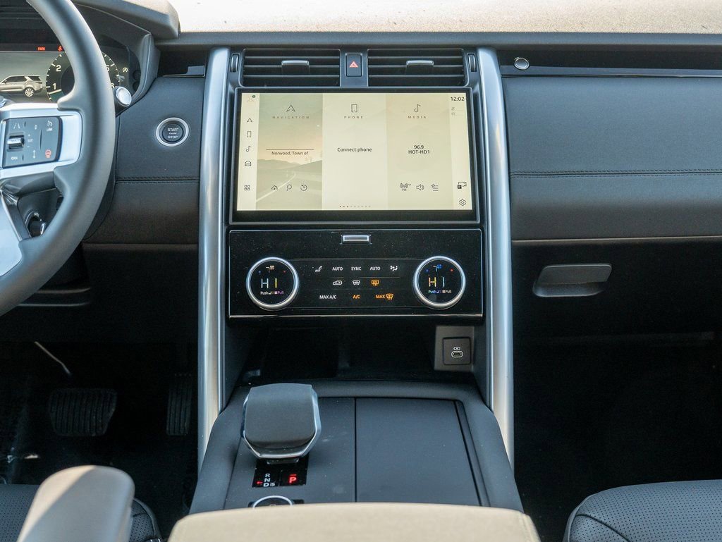 New 2025 Land Rover Discovery S image 18
