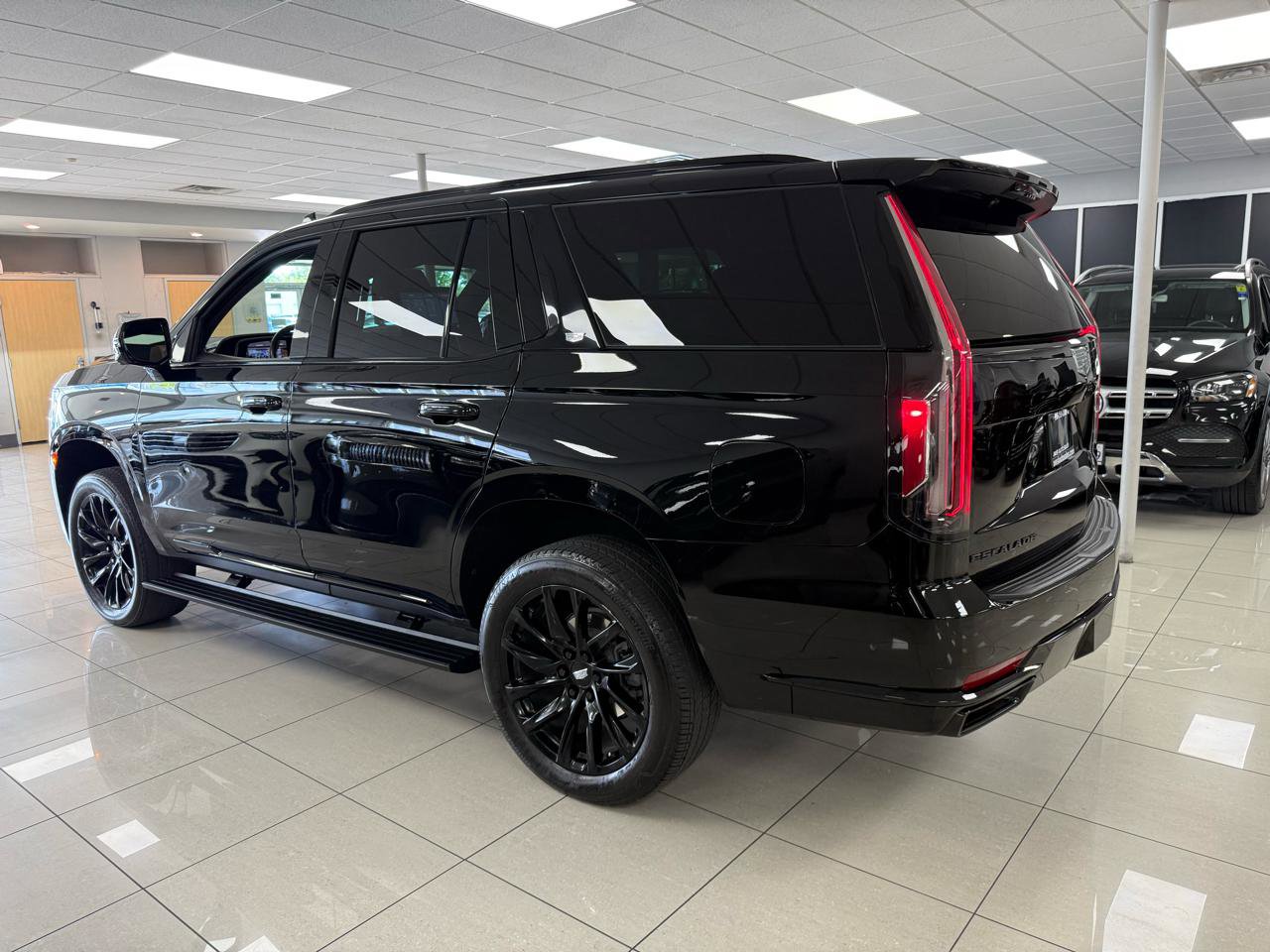 Used 2021 Cadillac Escalade Sport w/ Driver Assist Tech Package AWD/4WD image 2