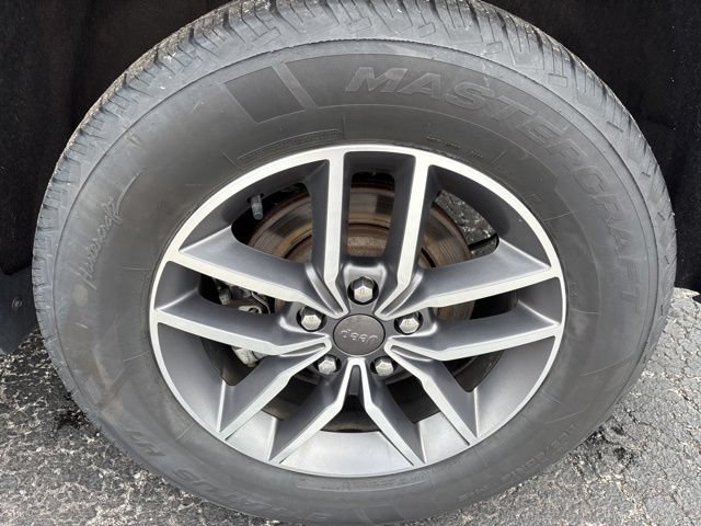 Used 2021 Jeep Grand Cherokee Limited w/ Sun & Sound Group AWD/4WD image 27