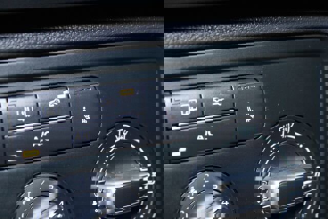 Used 2013 Volkswagen Beetle 2.5 image 18