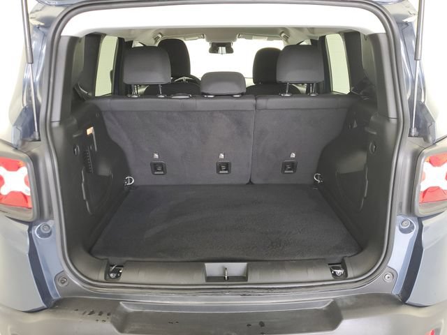 Used 2023 Jeep Renegade Latitude AWD/4WD image 10