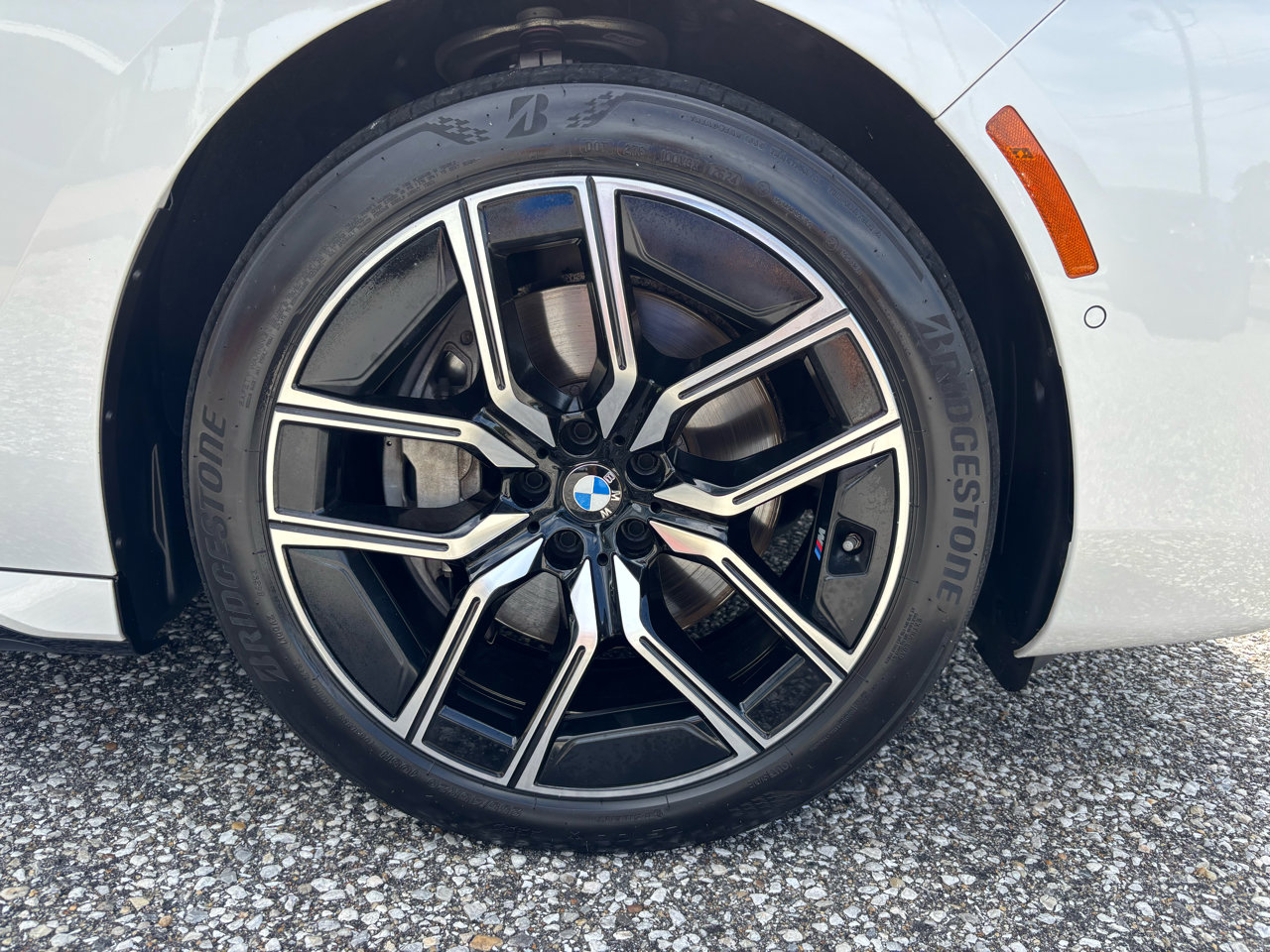 Used 2023 BMW 740i image 40