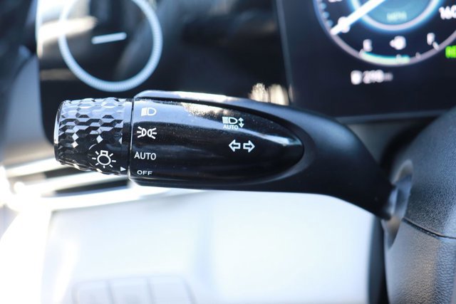 Used 2025 Hyundai Elantra Limited image 24