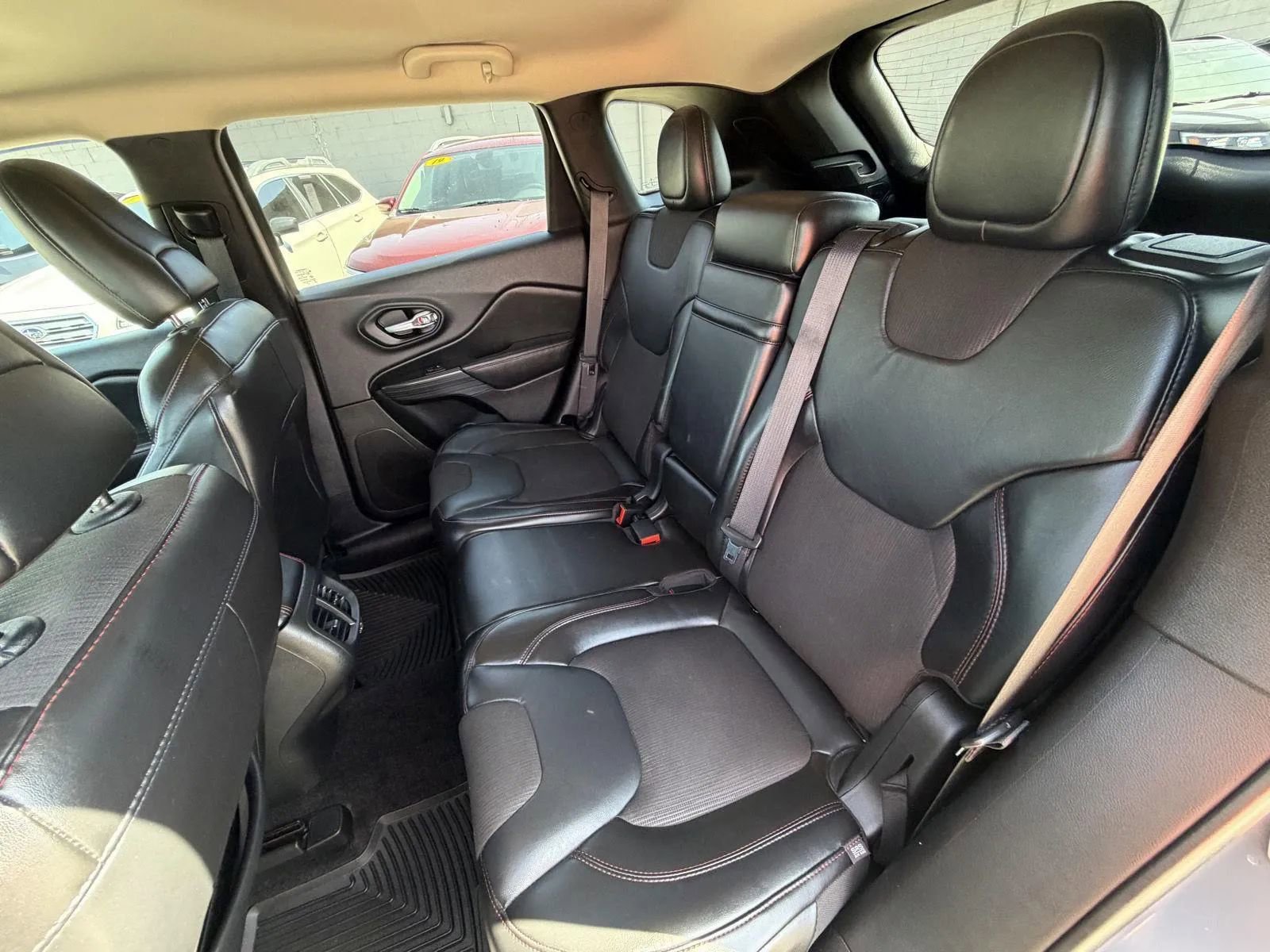 Used 2015 Jeep Cherokee Trailhawk w/ Cold Weather Group image 17