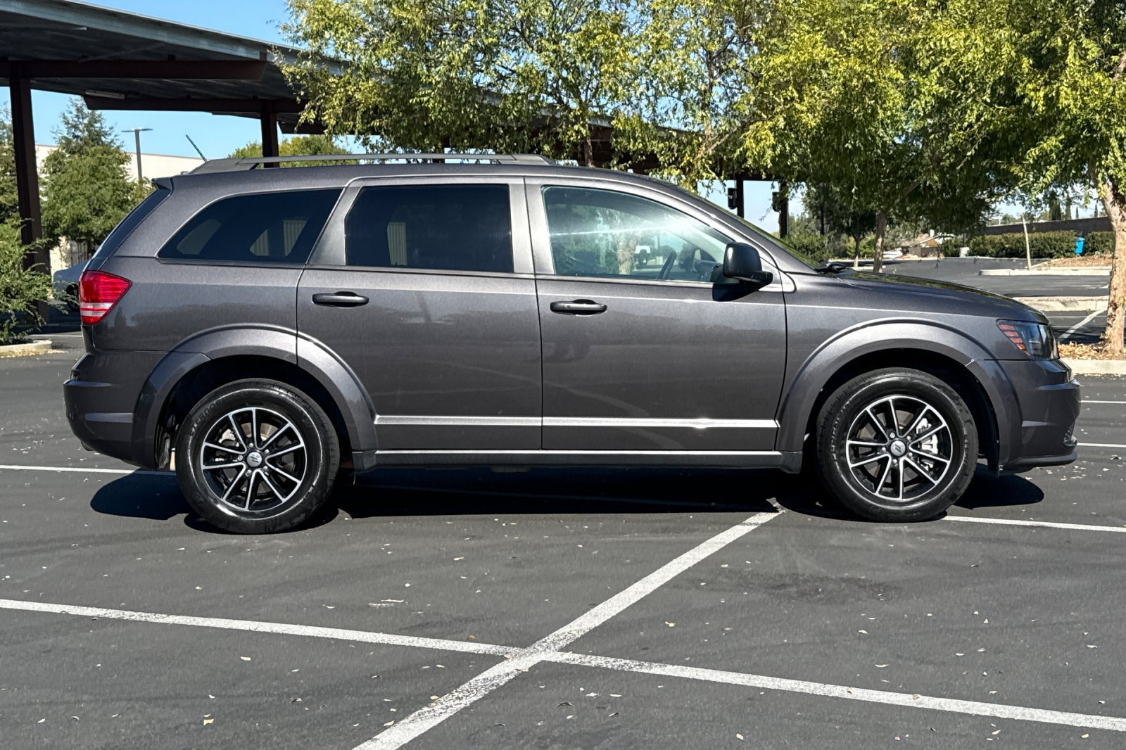Used 2018 Dodge Journey SE w/ Connectivity Group FWD image 10
