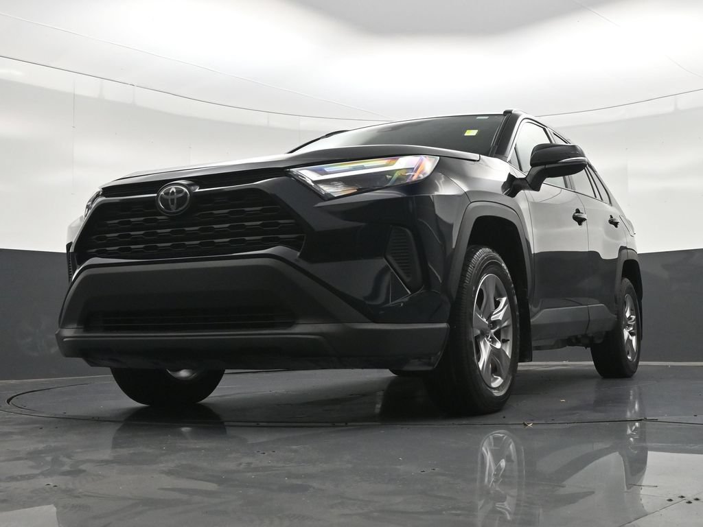Used 2025 Toyota RAV4 XLE w/ Convenience Package FWD image 31