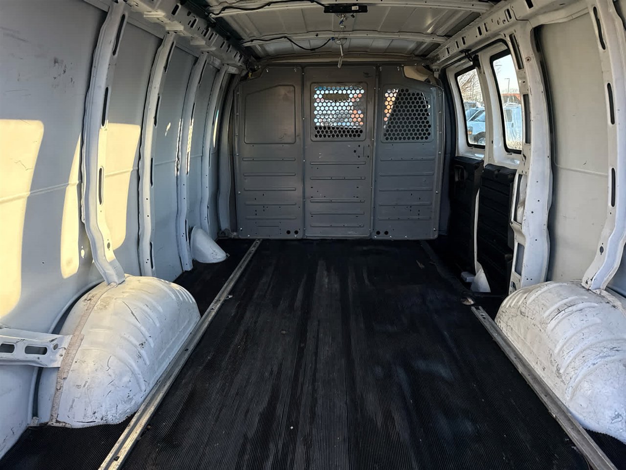 Used 2017 GMC Savana 2500 image 15