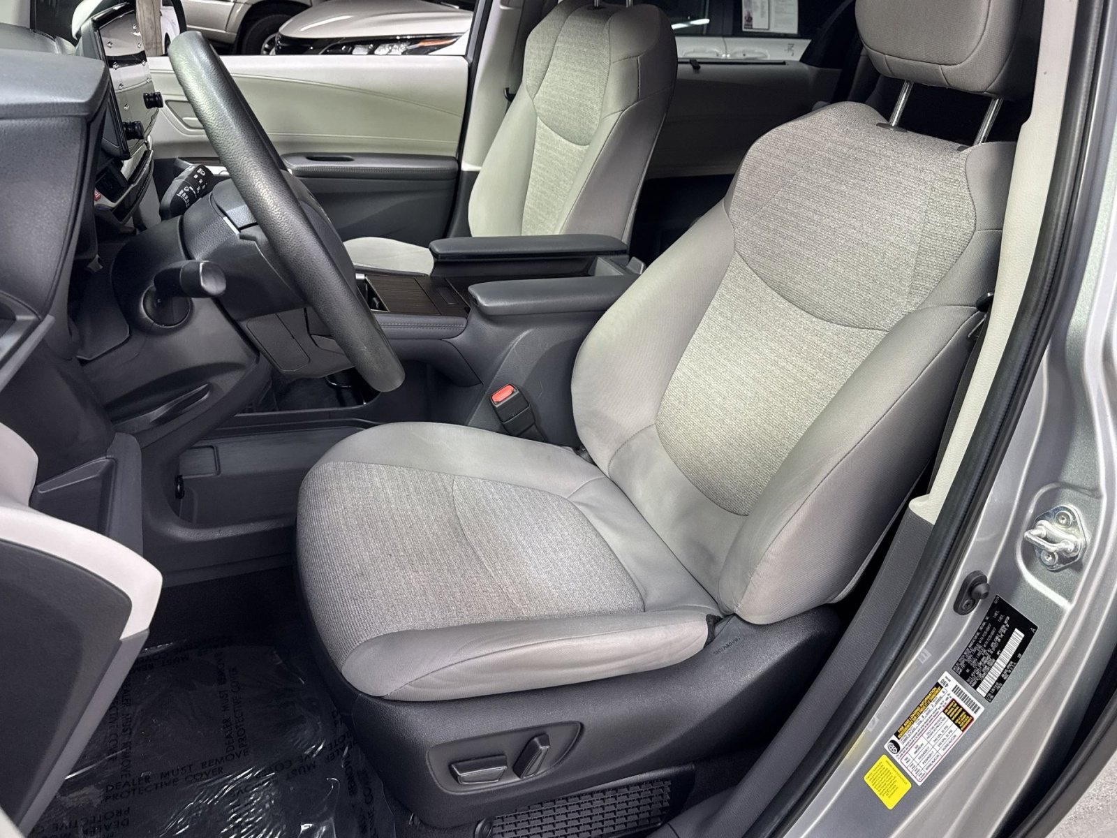 Used 2024 Toyota Sienna LE FWD image 25