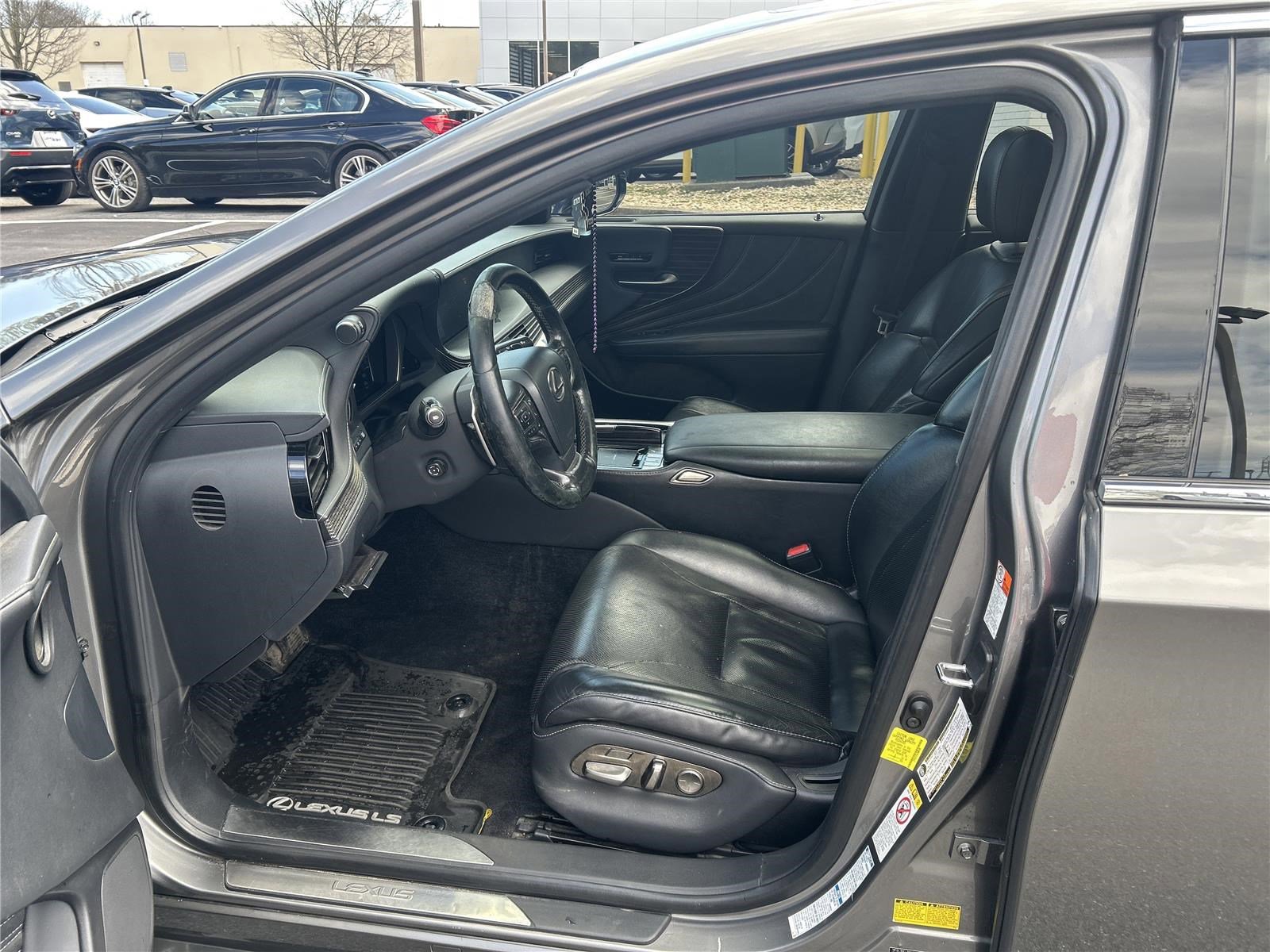 Used 2019 Lexus LS 500 AWD w/ Accessory Package (Z2) image 11