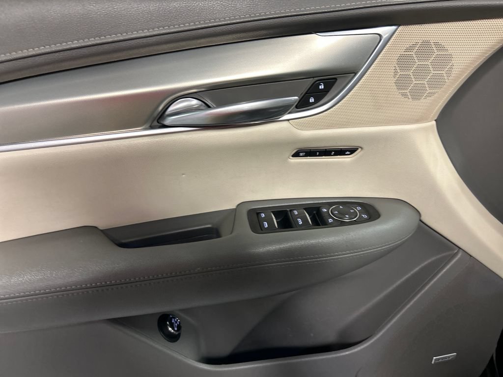 Used 2018 Cadillac XT5 Luxury w/ Driver Awareness Package FWD image 14