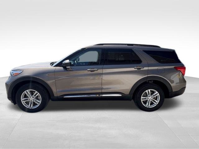 Used 2021 Ford Explorer XLT w/ Equipment Group 202A AWD/4WD image 12