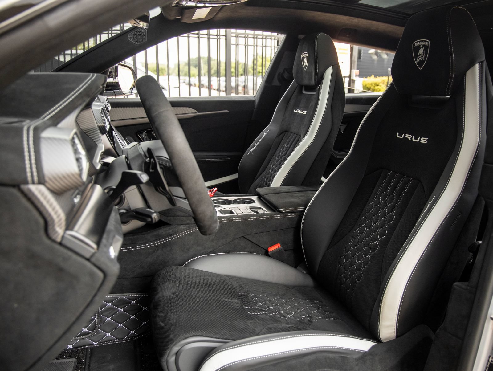 Used 2024 Lamborghini Urus Performante AWD/4WD image 33