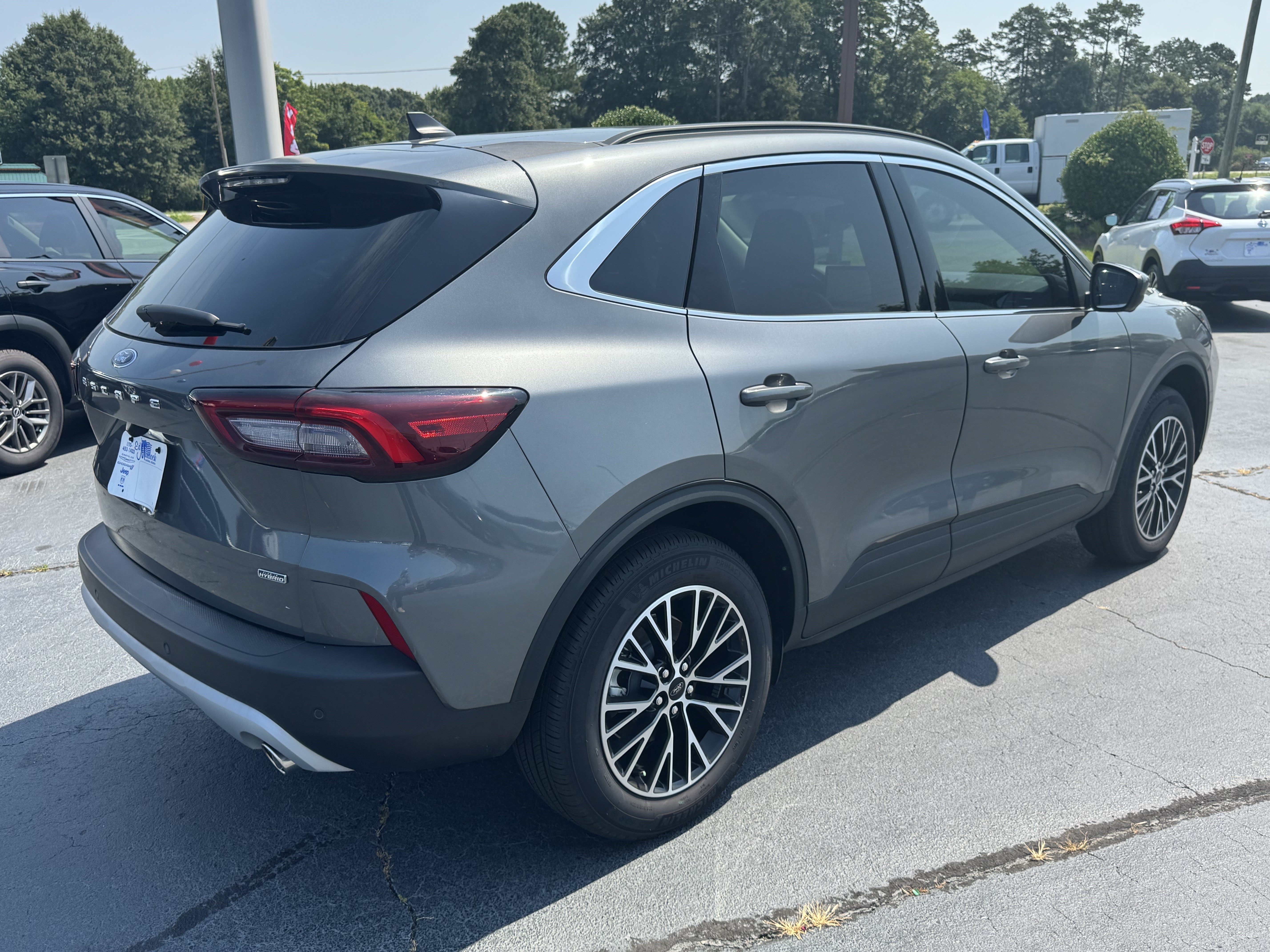 Used 2025 Ford Escape SE w/ PHEV Premium Package FWD image 10