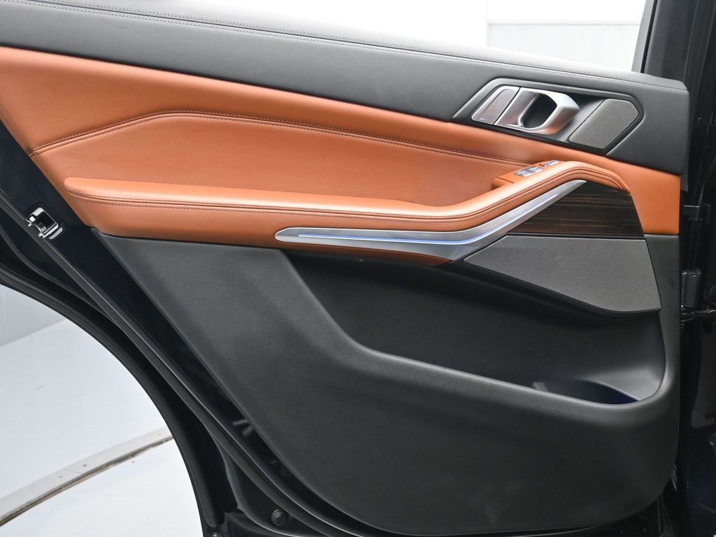 Used 2023 BMW X7 xDrive40i w/ Executive Package image 22