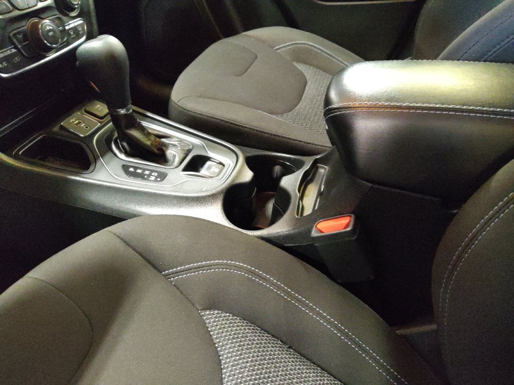 Used 2020 Jeep Cherokee Latitude FWD image 26