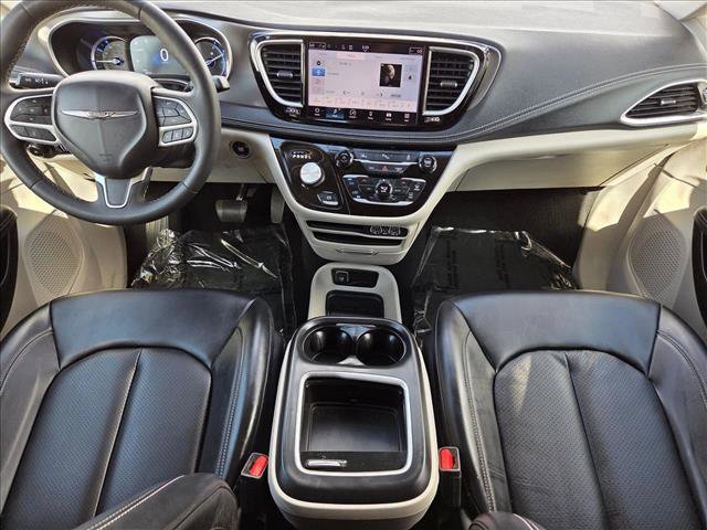 Used 2023 Chrysler Pacifica Touring-L FWD image 16