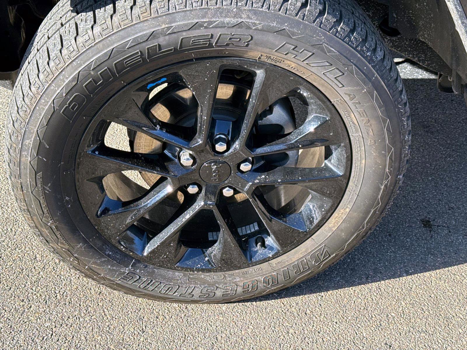 Used 2023 Jeep Wrangler Unlimited Sahara w/ Cold Weather Group image 5