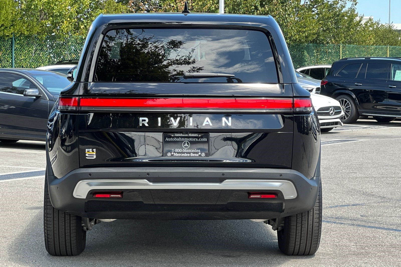 Used 2024 Rivian R1S Adventure AWD/4WD image 9