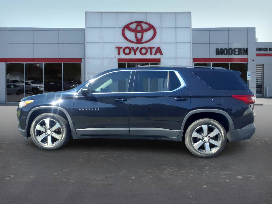 Used 2020 Chevrolet Traverse LT w/ LT Premium Package AWD/4WD image 2
