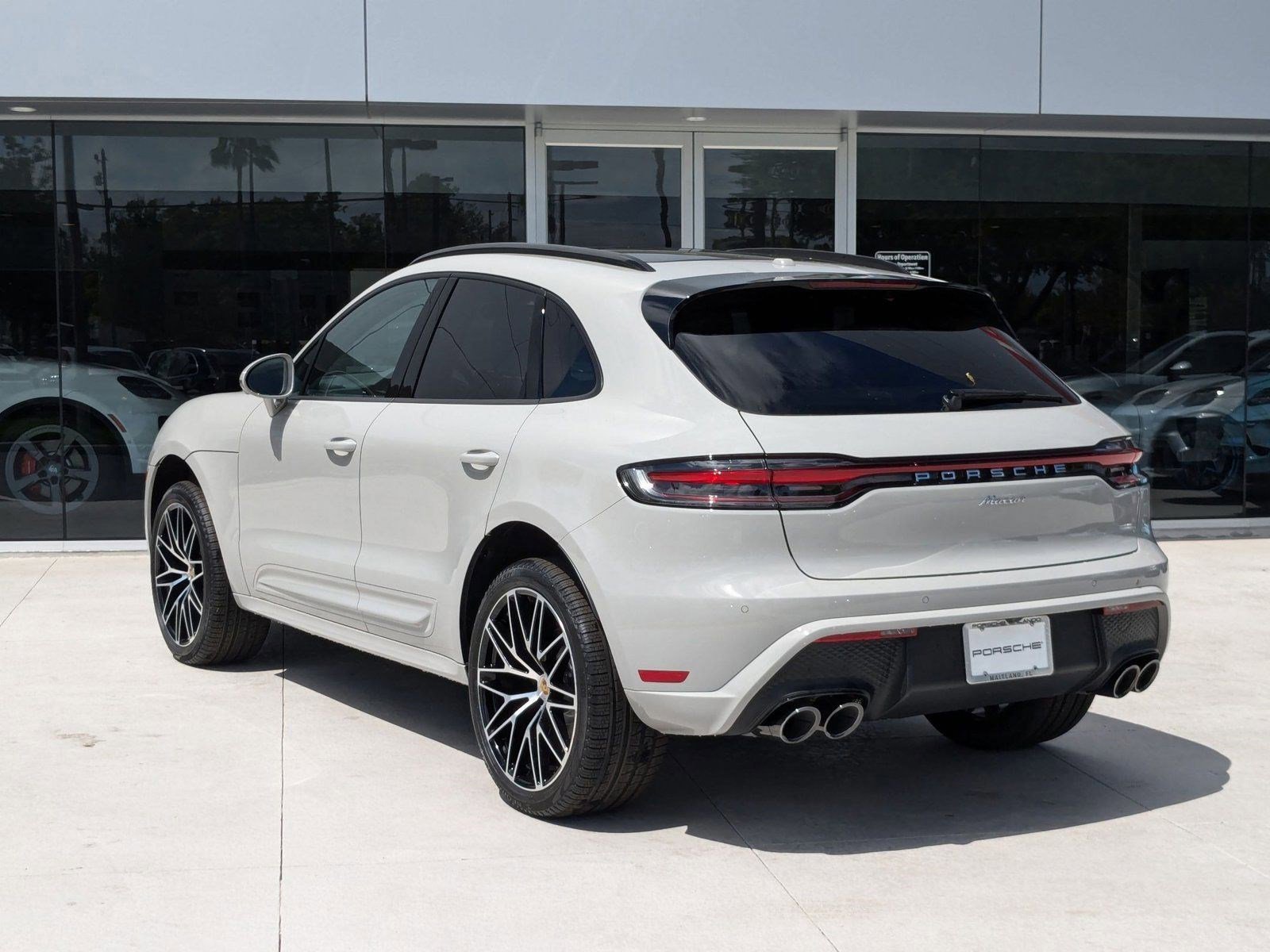 Certified 2025 Porsche Macan image 3