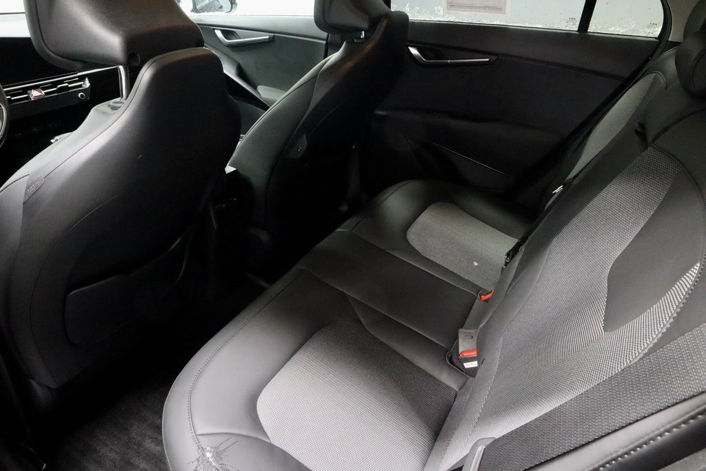 Used 2023 Kia Niro EX image 22