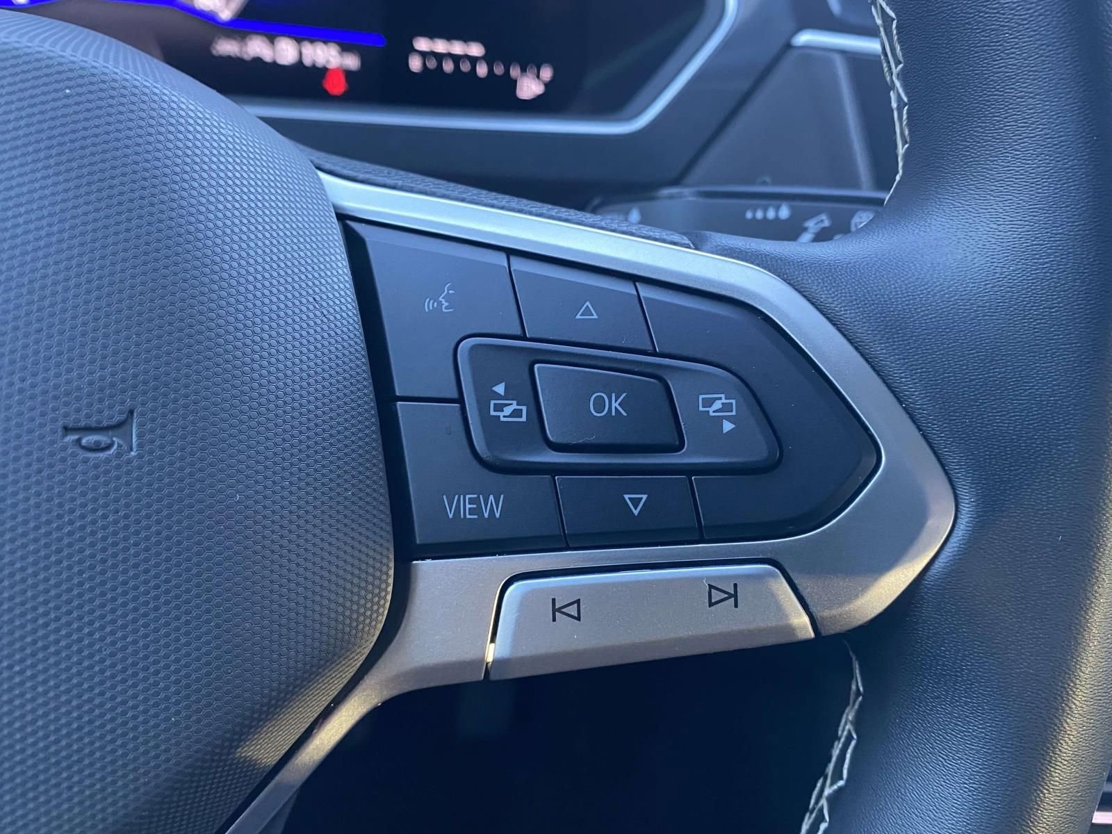 Used 2024 Volkswagen Tiguan SE image 21