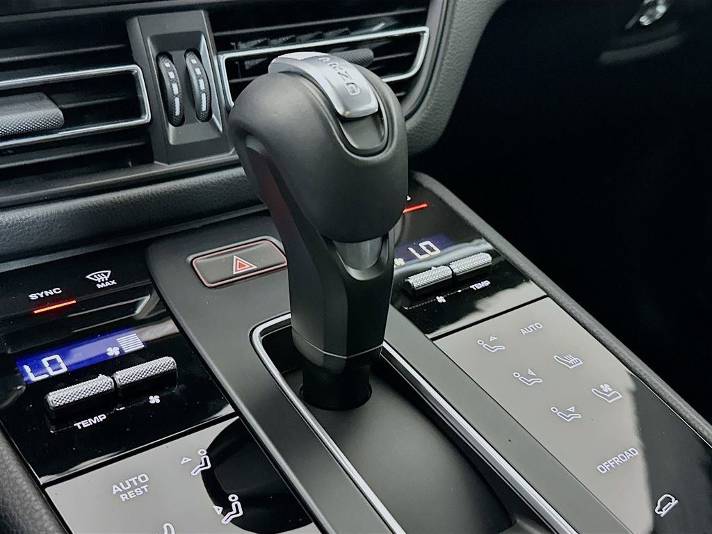 Certified 2026 Porsche Macan AWD/4WD image 18