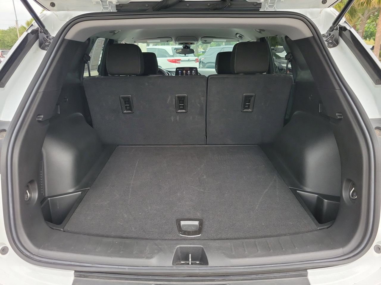 Used 2025 Chevrolet Blazer LT FWD image 13