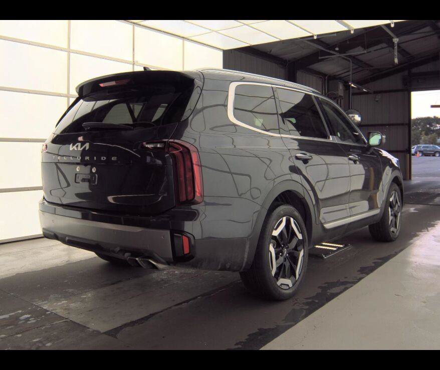 Used 2025 Kia Telluride S FWD image 8