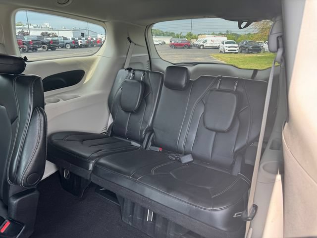 Certified 2024 Chrysler Pacifica Touring-L FWD image 19