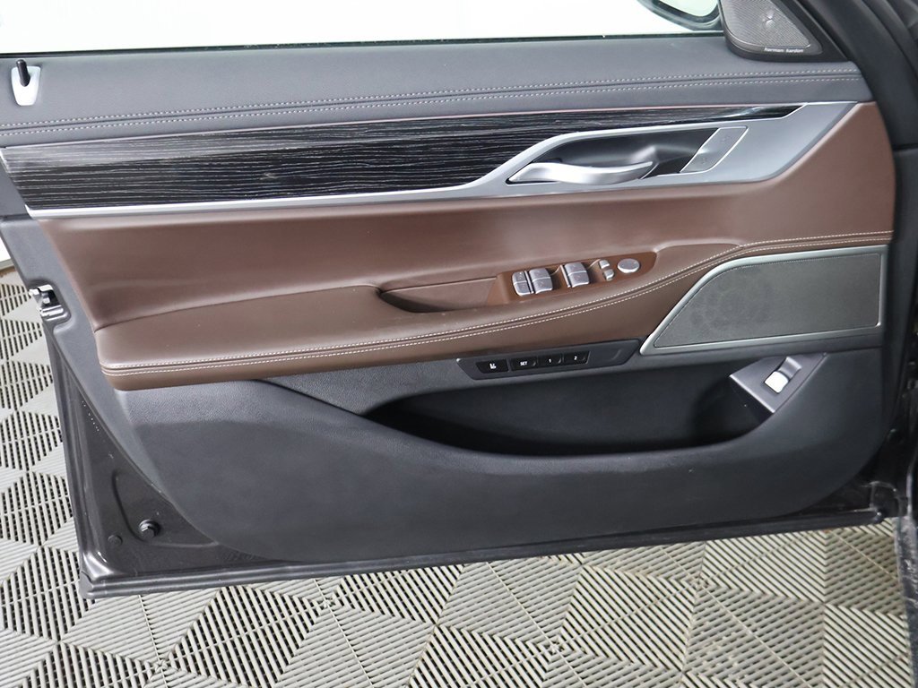 Used 2022 BMW 740i xDrive w/ Premium Package image 29