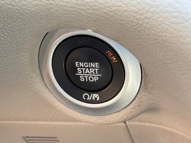 Certified 2024 Chrysler Pacifica Select image 17