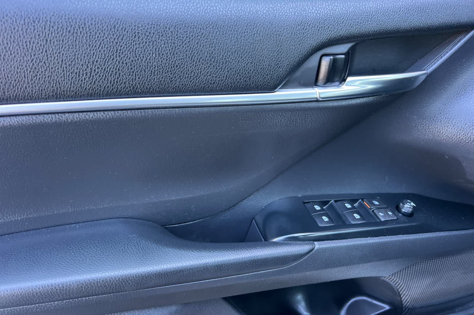 Used 2020 Toyota Camry LE FWD image 12